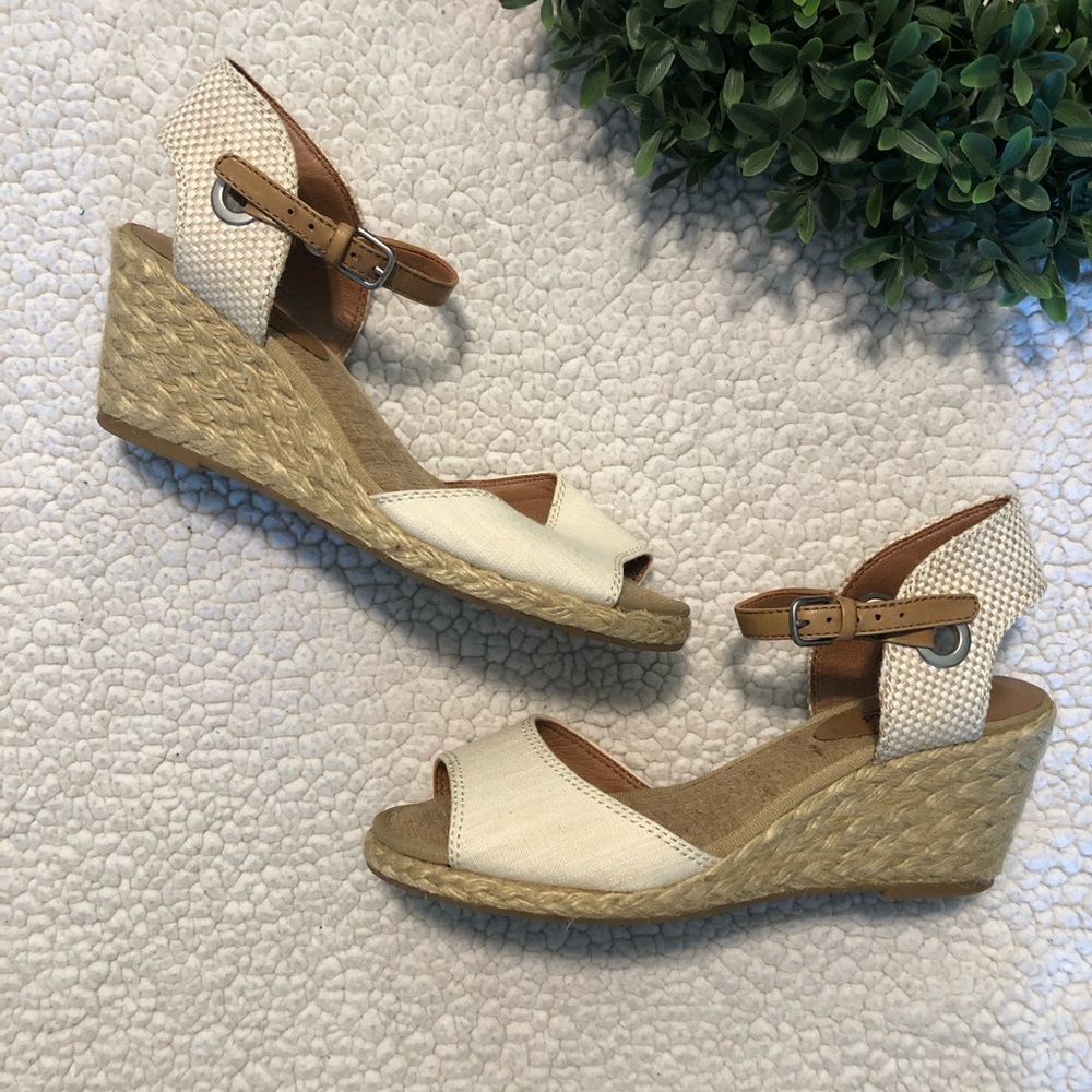 Lucky Brand Buckle Strap Wedge Sandal Size 7